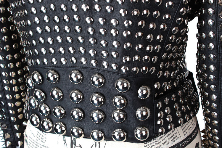 Giacca ecopelle borchiatissima