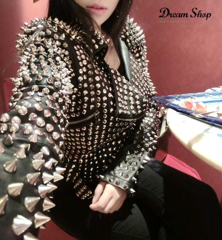 Giacca ecopelle borchiatissima