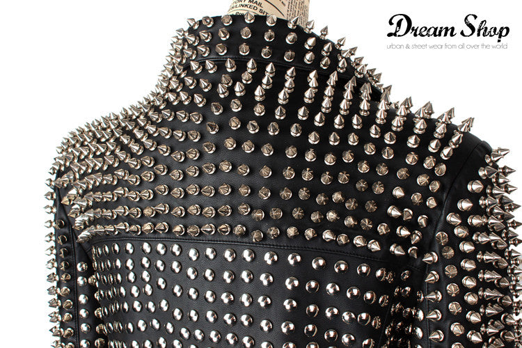 Giacca ecopelle borchiatissima