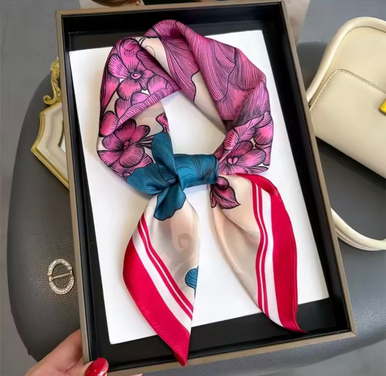 Foulard raso Katapy fantasia farfalle fucsia e righe | Dream Shop