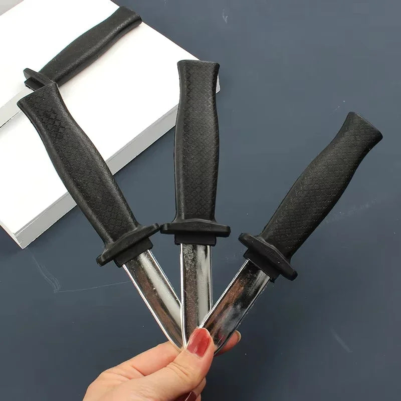 Coltello finto retrattile da scherzo 
Lama rientrante giocattolo