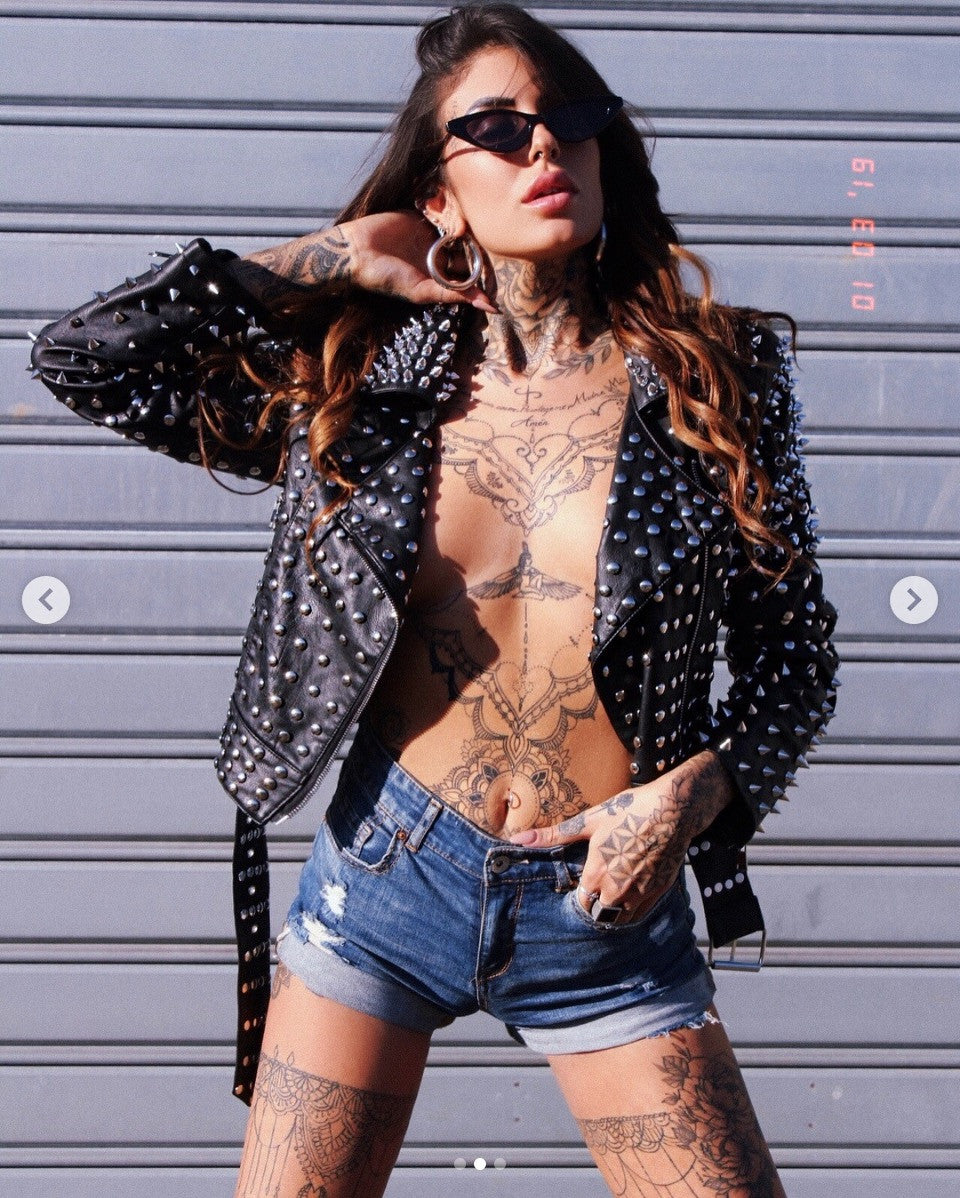 Giacca ecopelle borchiatissima