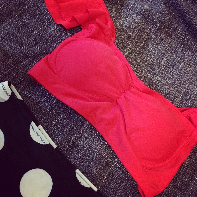 Bikini pinup stars pois