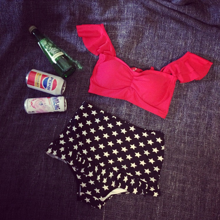 Bikini pinup stars pois