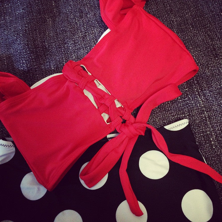 Bikini pinup stars pois