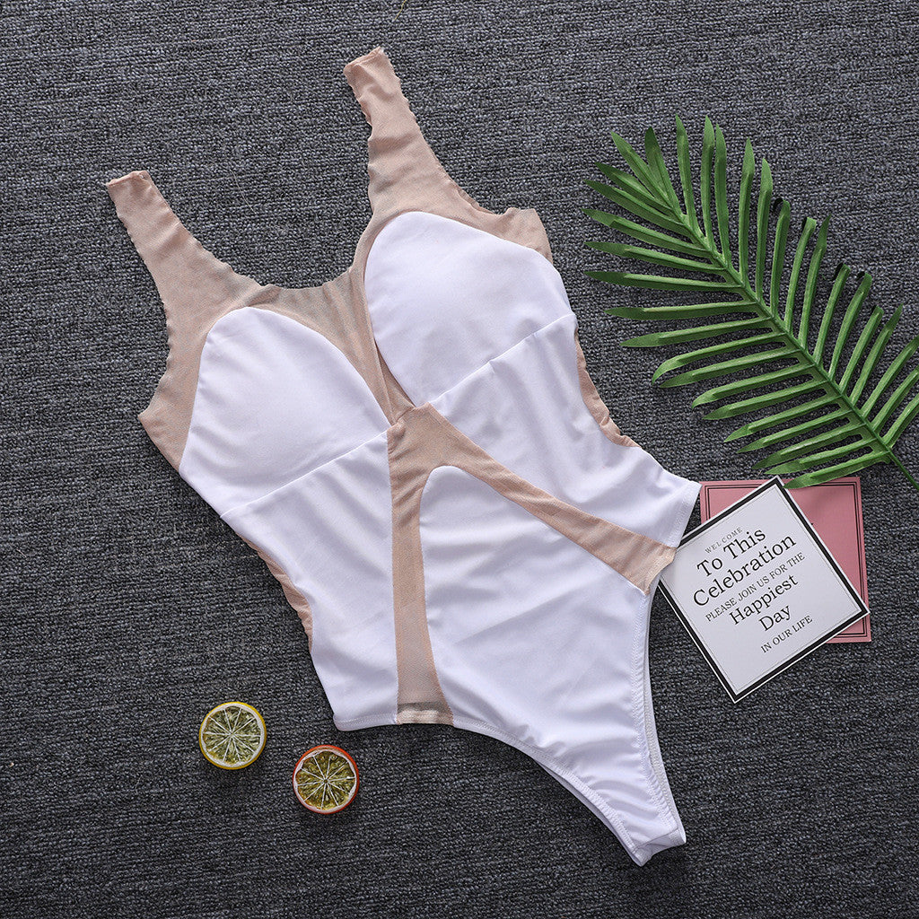 Monokini nude look