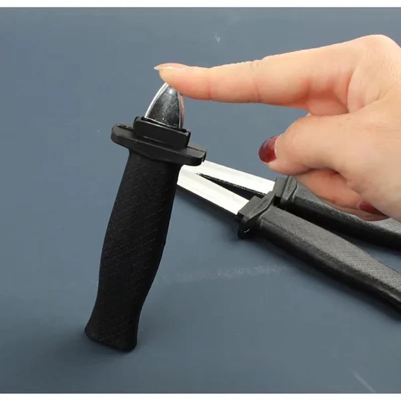 Coltello finto retrattile da scherzo 
Lama rientrante giocattolo