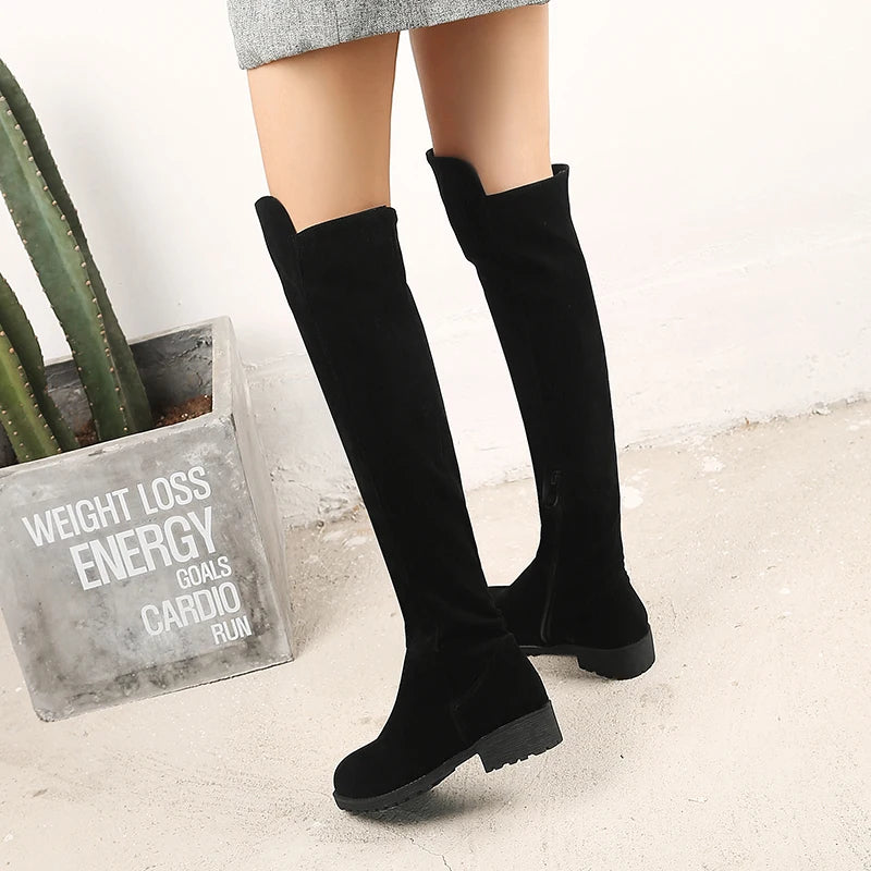 Bota altísima h 53 cm tacón 3,5 cm 
Ante y piel sintética en 3 colores