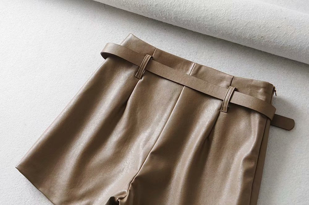 Shorts ecopelle vita alta