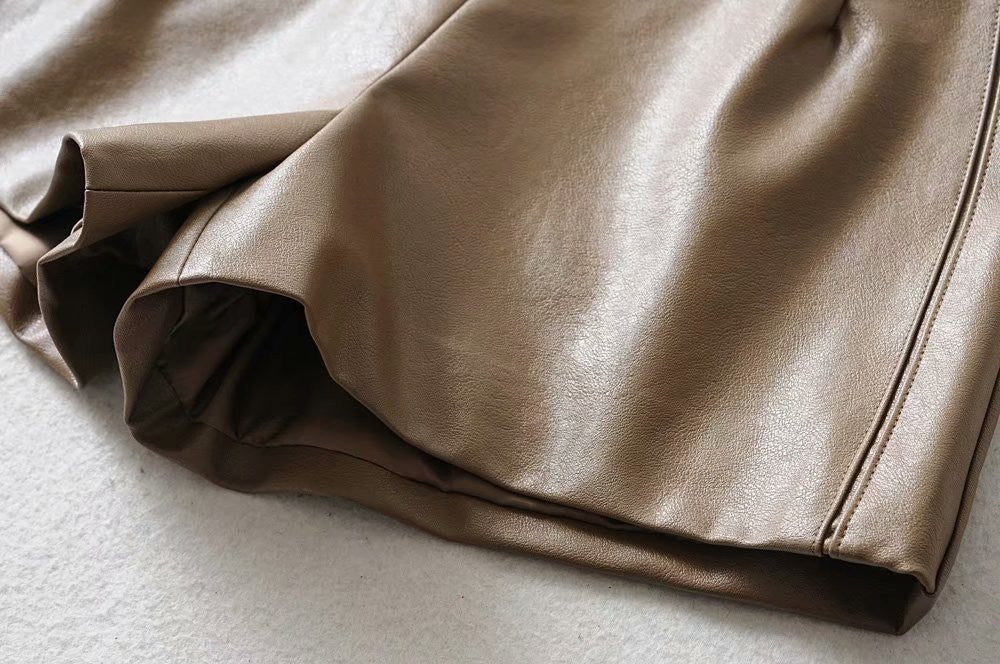 Shorts ecopelle vita alta