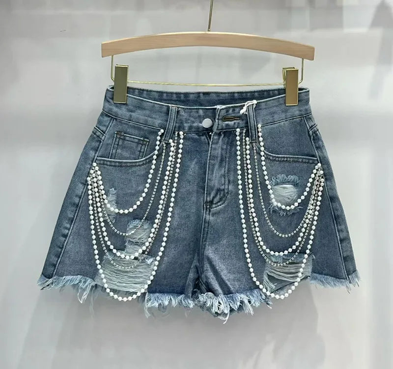Shorts jeans con catene di perle Pearl Unchain stile western chic
