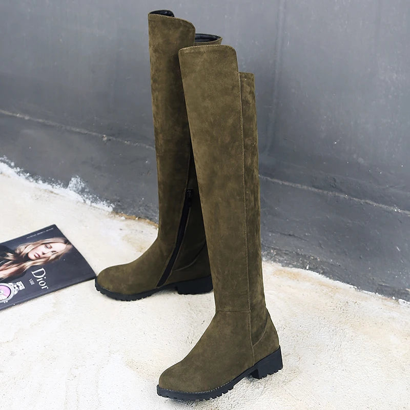 Bota altísima h 53 cm tacón 3,5 cm 
Ante y piel sintética en 3 colores