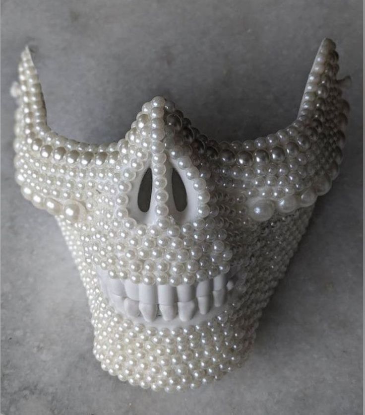 Maschera veneziana con perle 
Mezza maschera lusso retrò