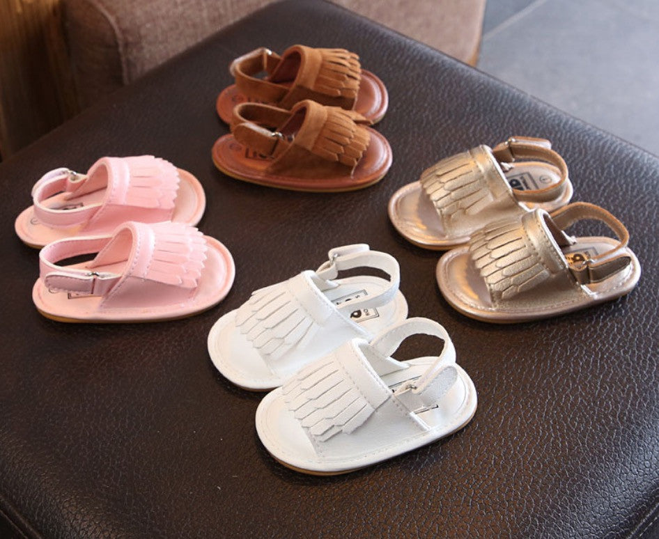 Sandaletti neonata con frangette