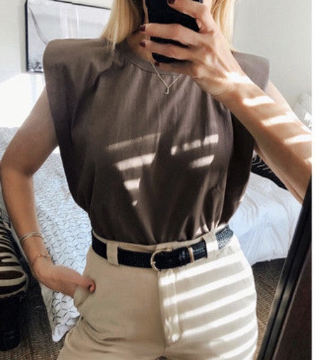 Canotta con spalline imbottite