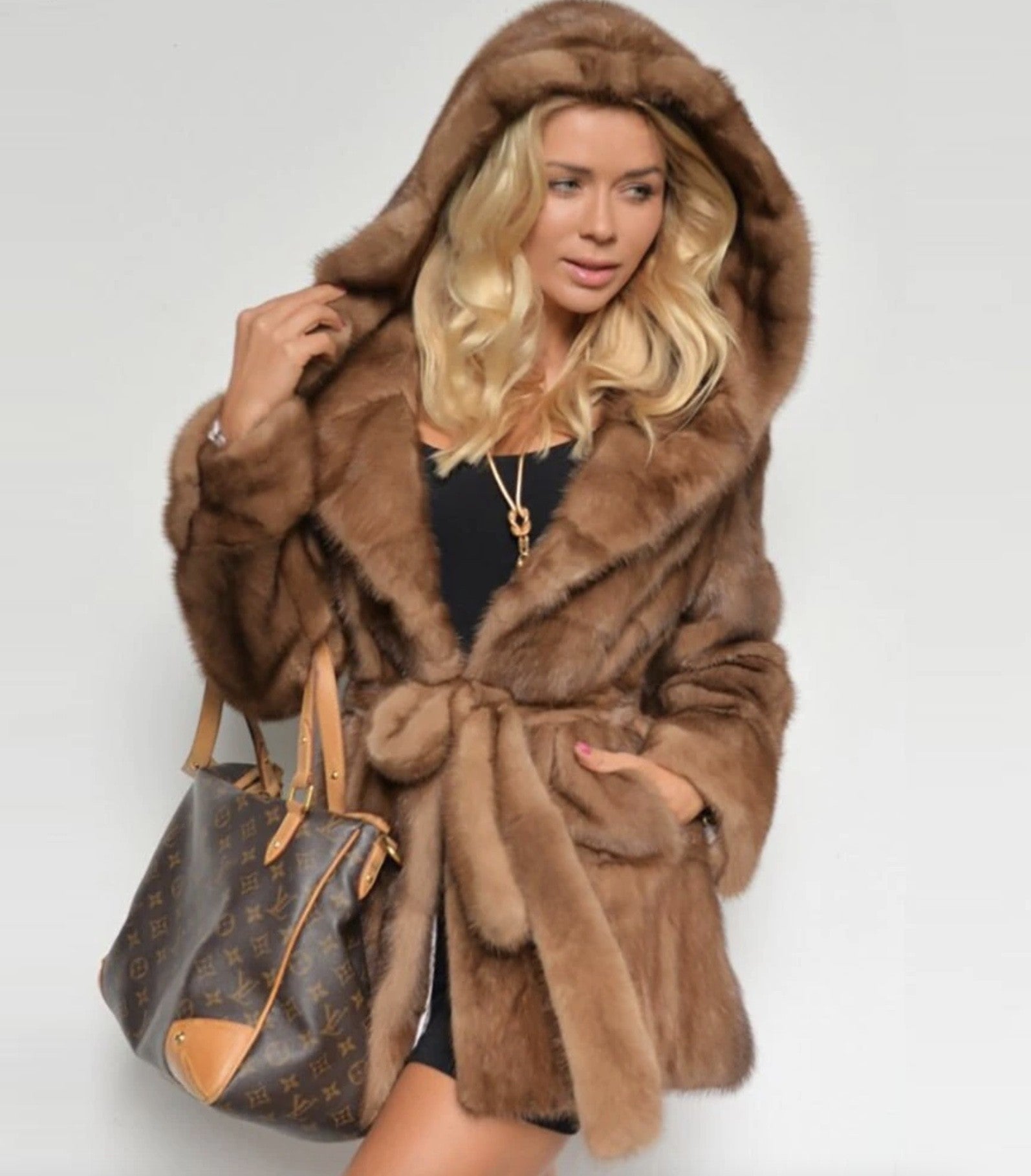 Visone con cappuccio Trecy