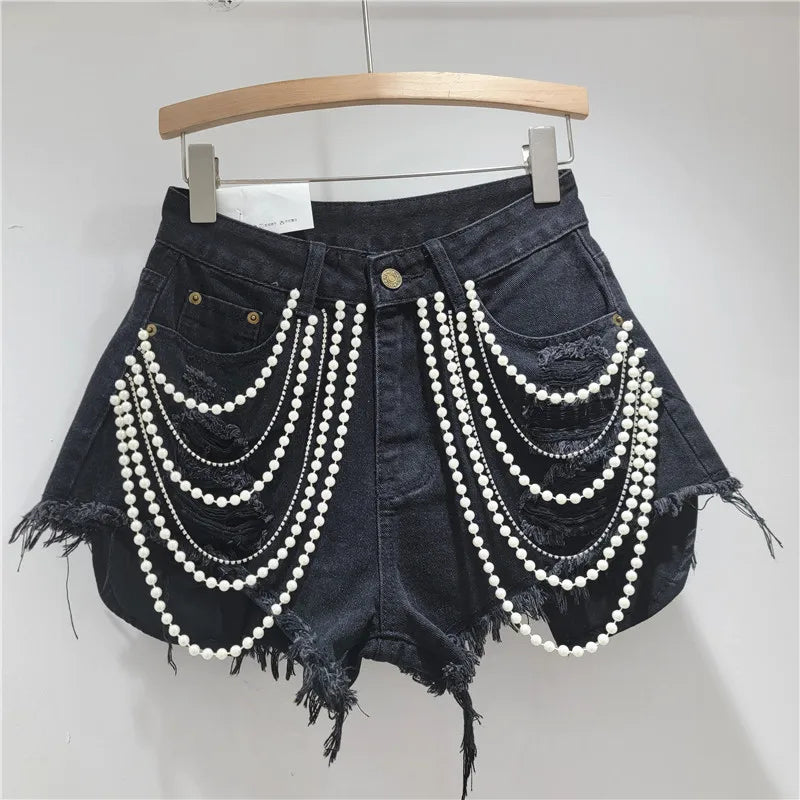 Shorts jeans con catene di perle Pearl Unchain stile western chic