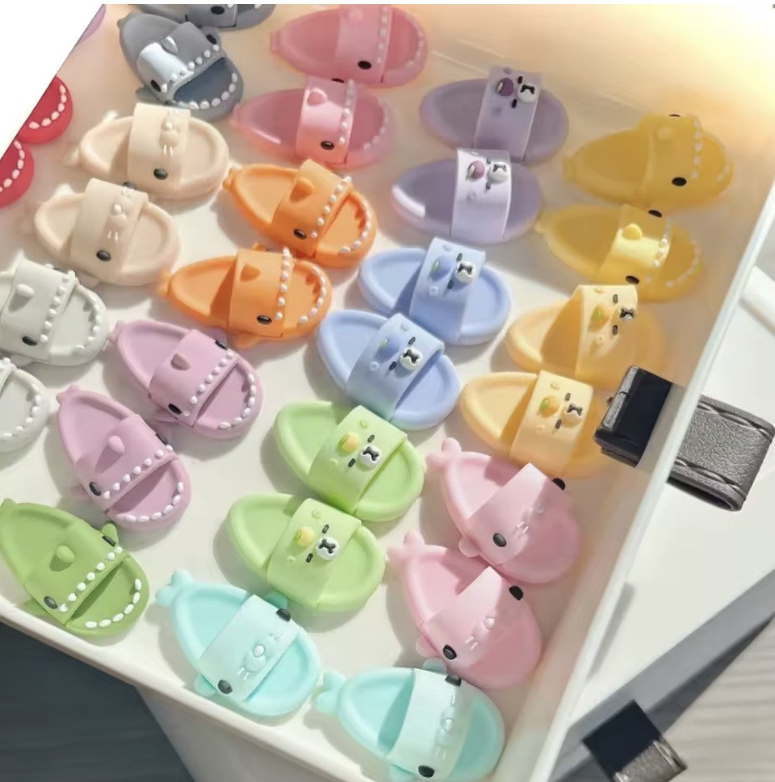 Ciabatte squalo per Labubu