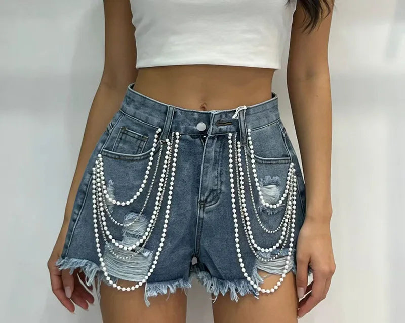 Shorts jeans con catene di perle Pearl Unchain stile western chic