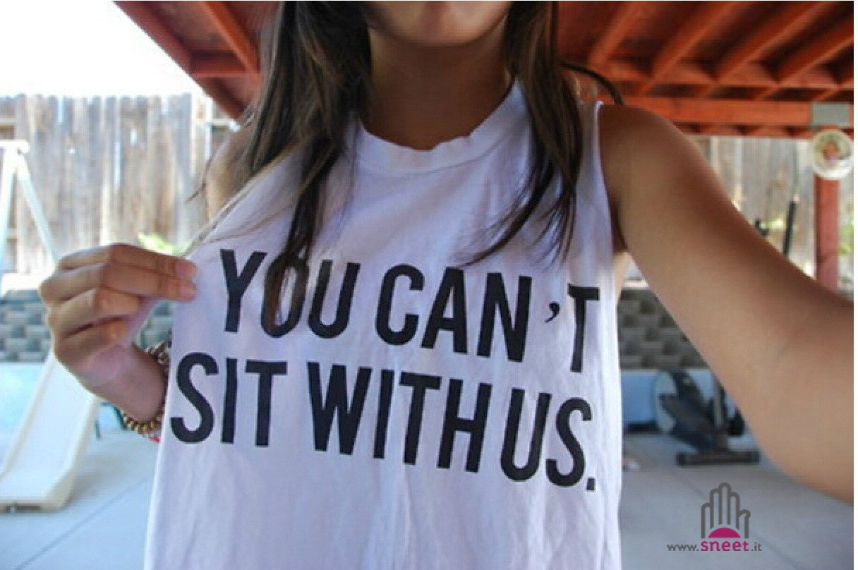 No puedes sentarte con nosotros.