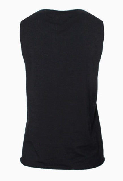 No puedes sentarte con nosotros.