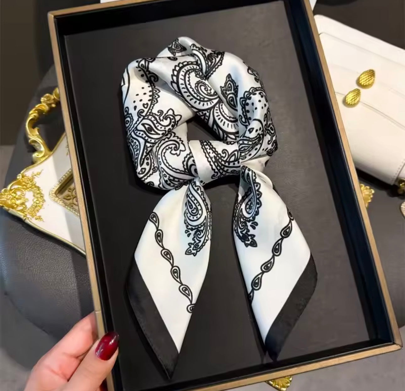 Foulard raso Katapy fantasia paisley bianco e nero bandana | Dream Shop