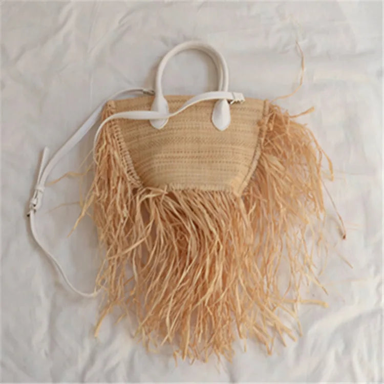 El bolso de paja con flecos de Coco