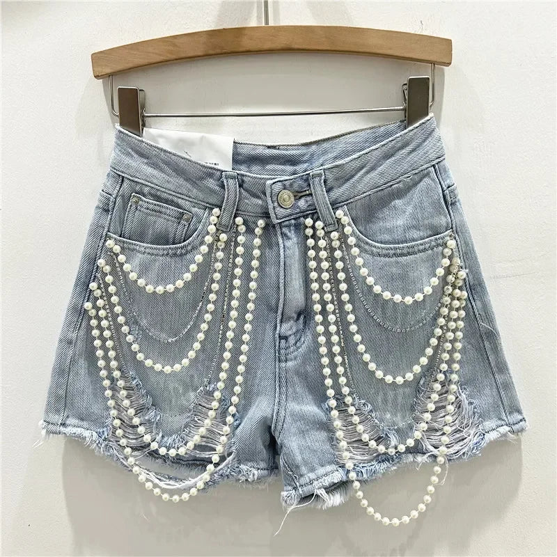 Shorts jeans con catene di perle Pearl Unchain stile western chic