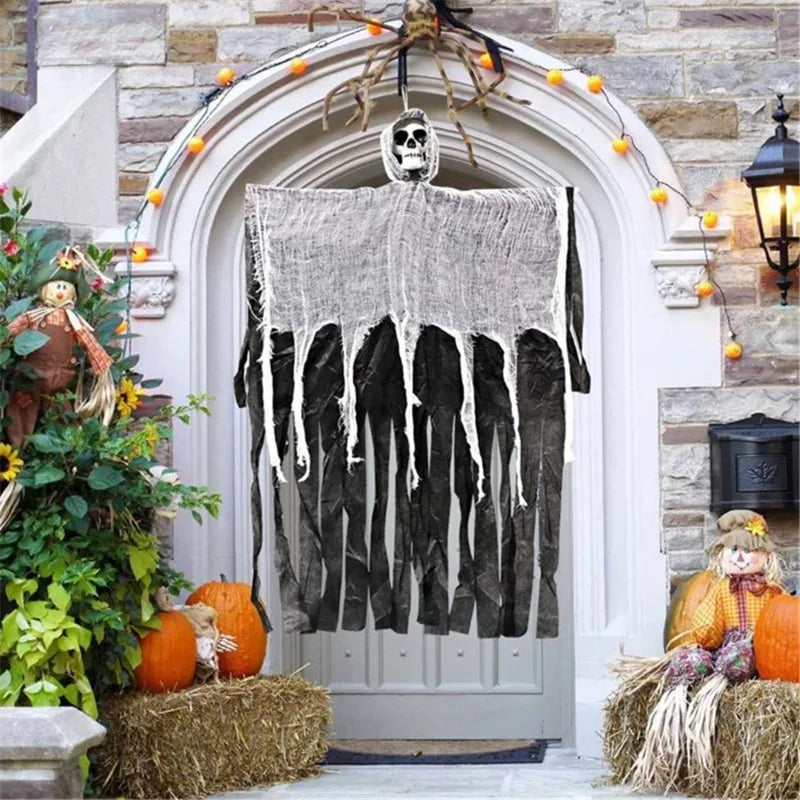Teschio con drappo appeso su porta Halloween — Dream Shop