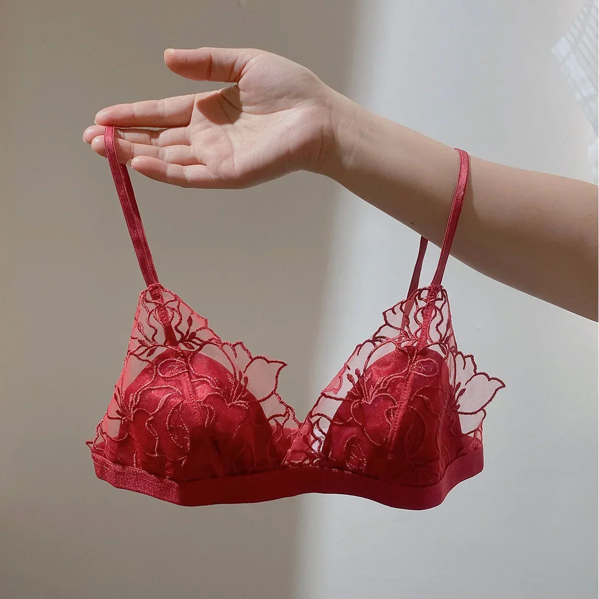 Bralette Steffany 
Pizzo floreale ricamato senza ferretto con slip coordinato