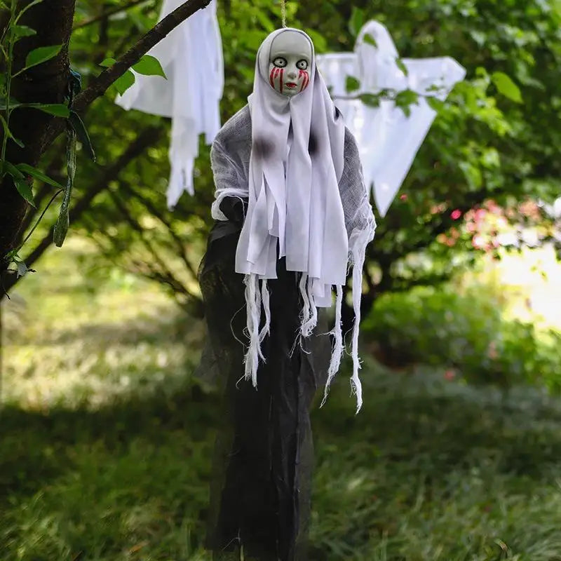 Fantasma sospeso teschio su sfondo bianco — Dream Shop