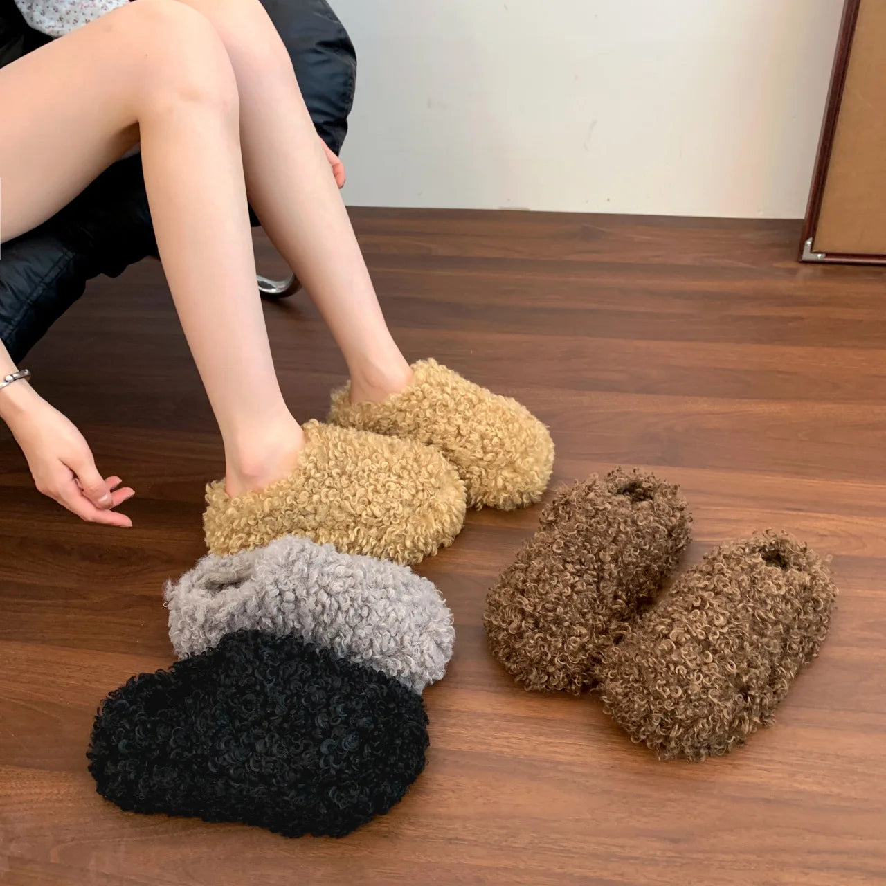 Pantofole in eco pelliccia riccia effetto Mongolia