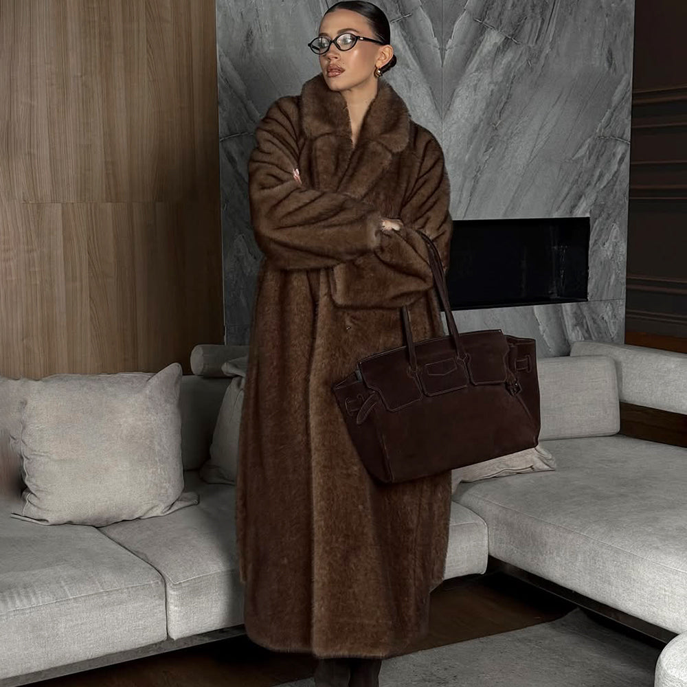 Cappotto teddy lungo in eco-pelliccia con cintura