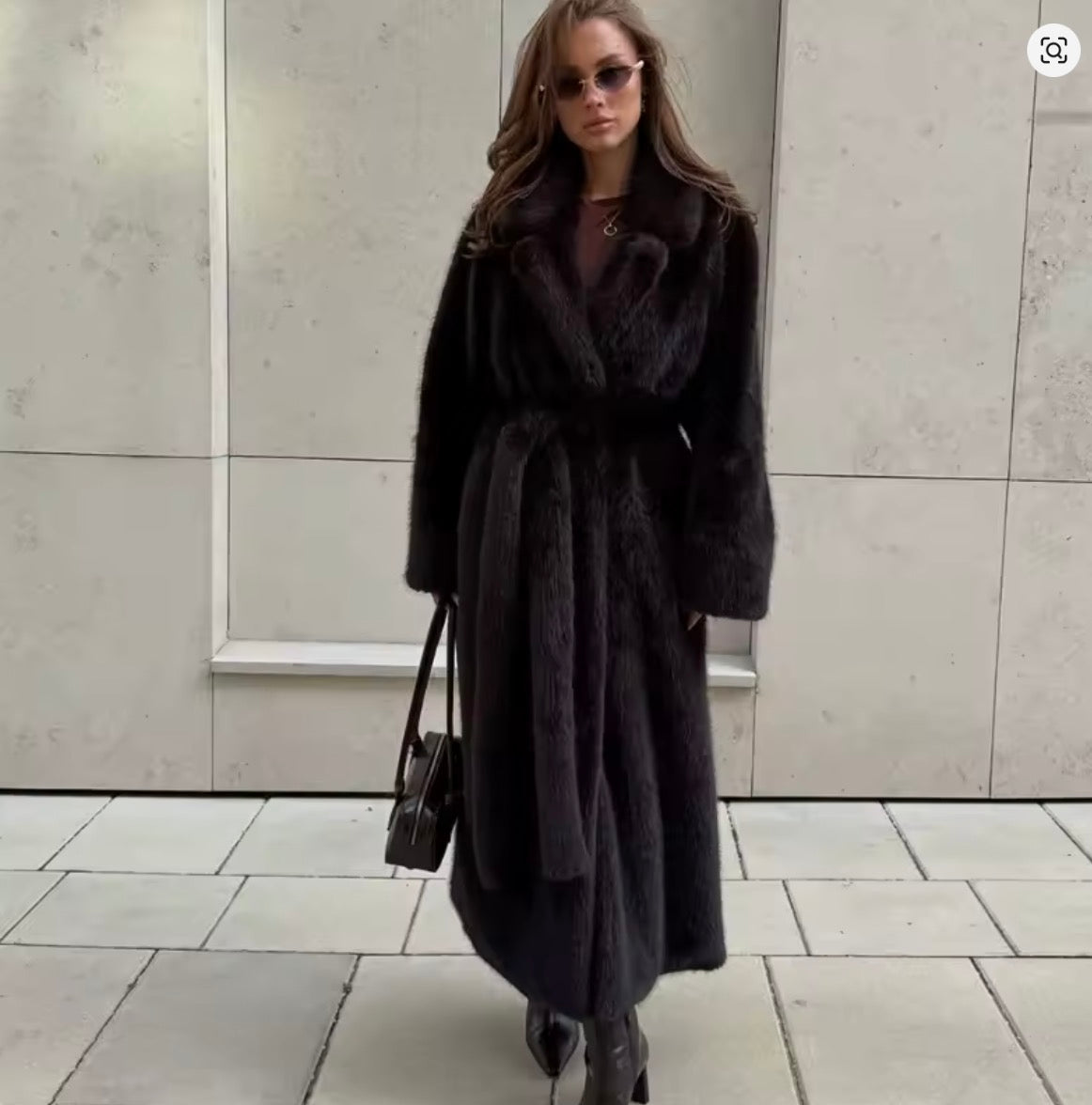 Cappotto teddy lungo in eco-pelliccia con cintura