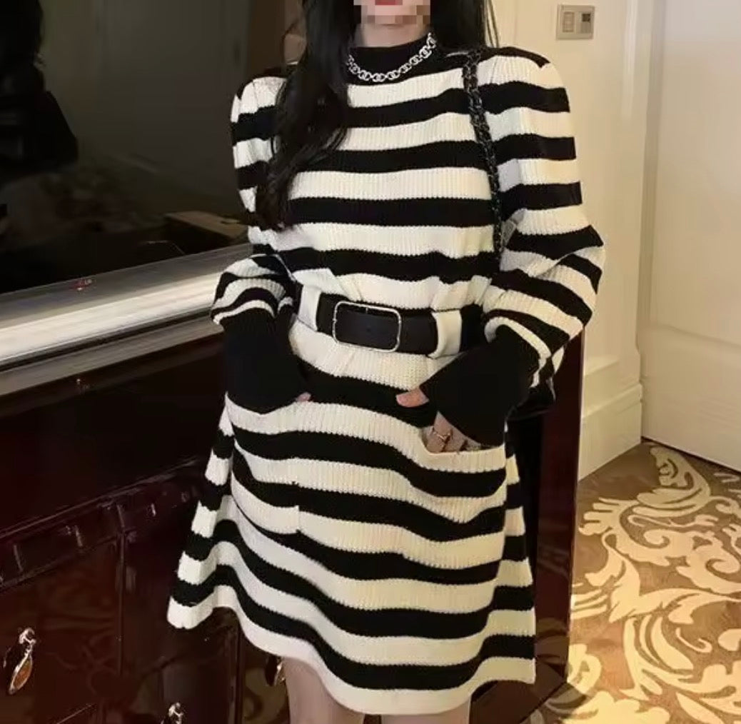 Abito in Maglia Lucya con collo alto, maniche a sbuffo e cintura