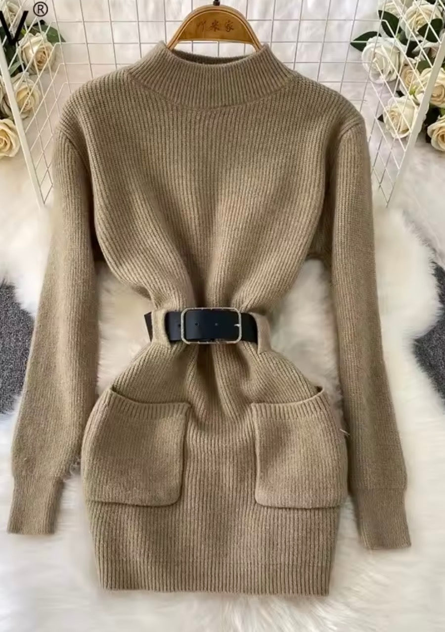 Abito in Maglia Lucya con collo alto, maniche a sbuffo e cintura