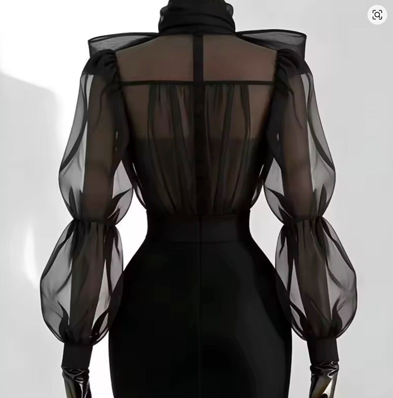 Camicia in tulle trasparente con fiocco e maniche a palloncino Gildga – Nera