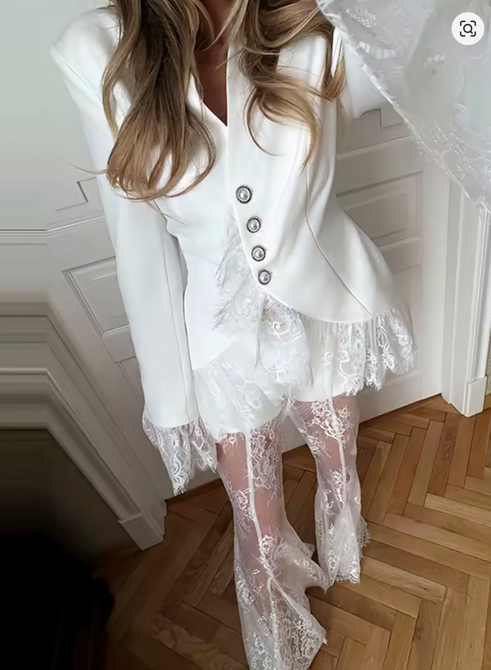 Completo Pizzo Romantic Ghilpa blazer sartoriale con pantalone a zampa in pizzo