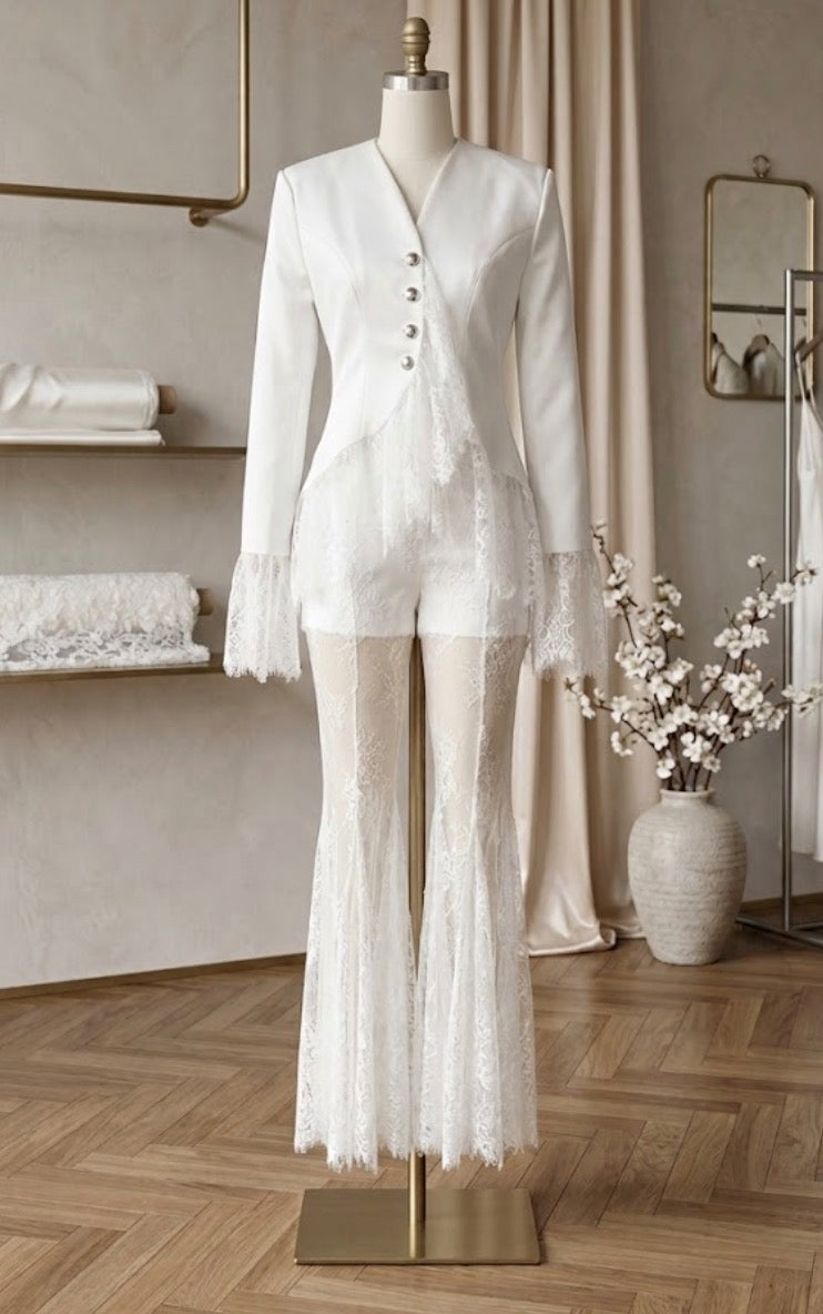 Completo Pizzo Romantic Ghilpa blazer sartoriale con pantalone a zampa in pizzo