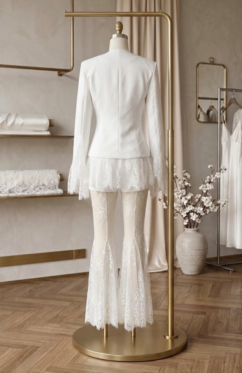 Completo Pizzo Romantic Ghilpa blazer sartoriale con pantalone a zampa in pizzo