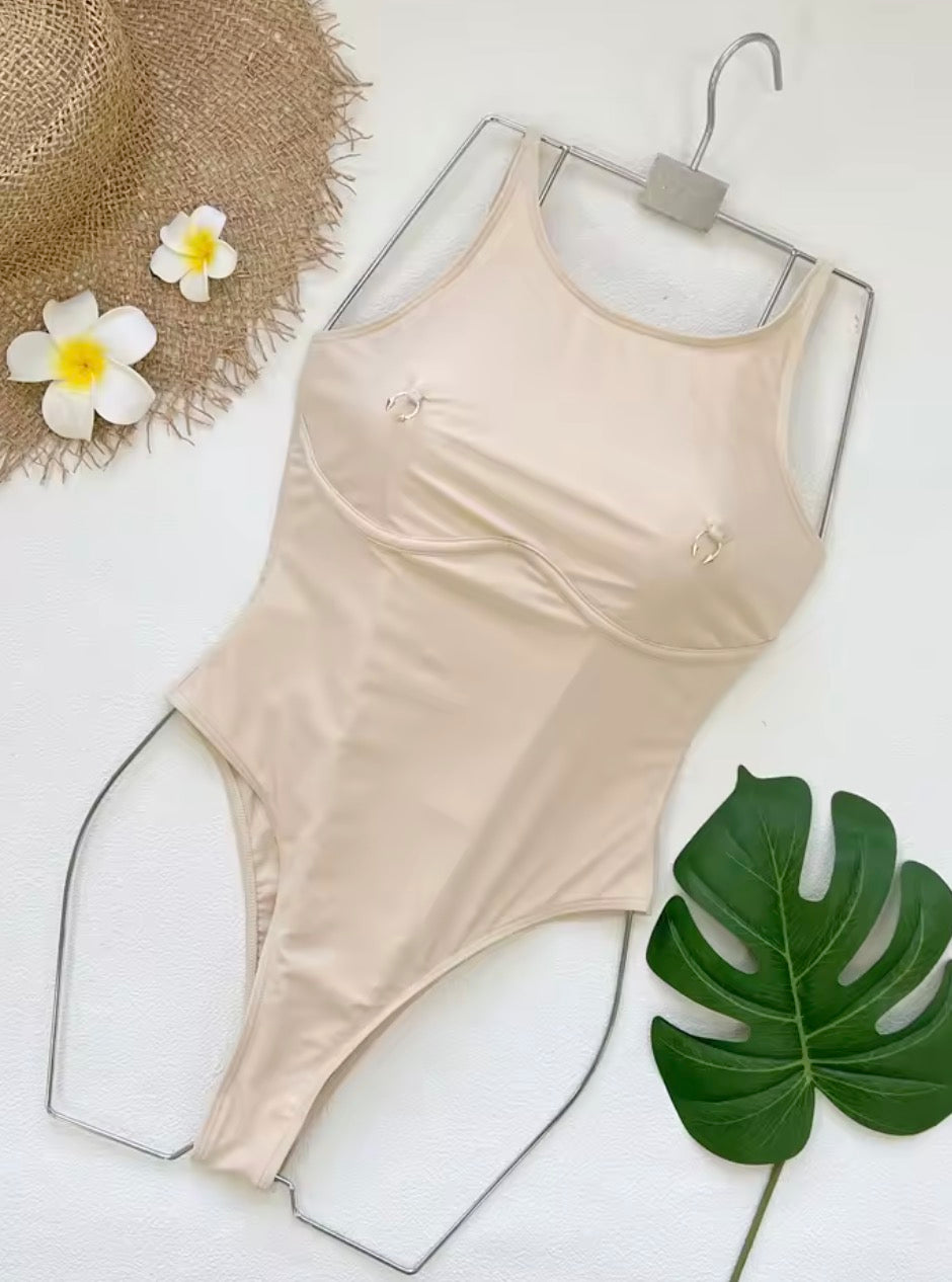 Costume intero nipple piercing