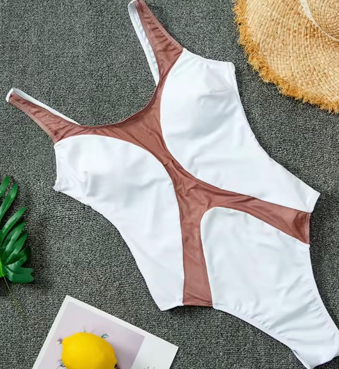 Monokini nude look
Lycra e tulle seconda pelle 9 modelli
