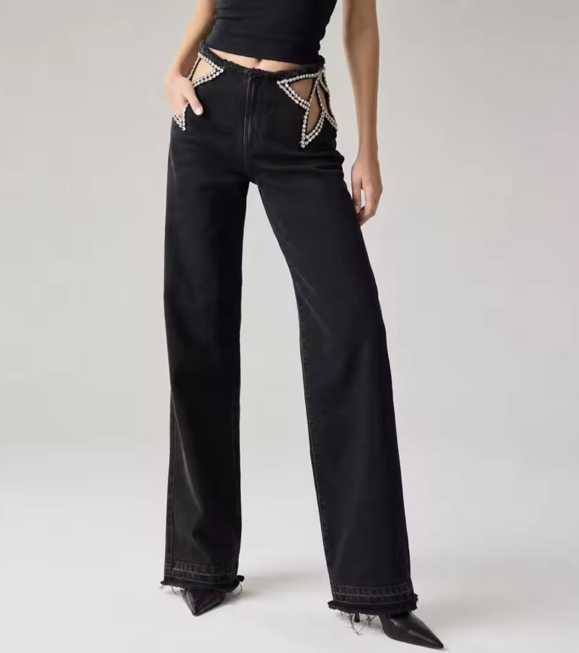 Jeans stella strass fianco nude 
Gamba larga cut-out orlo grezzo