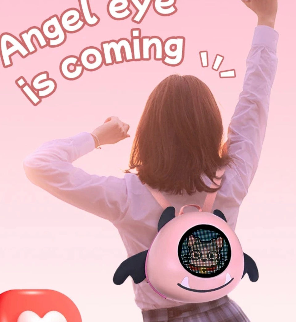 Zaino LED Angel Eye indossato di spalle da ragazza | Dream Shop