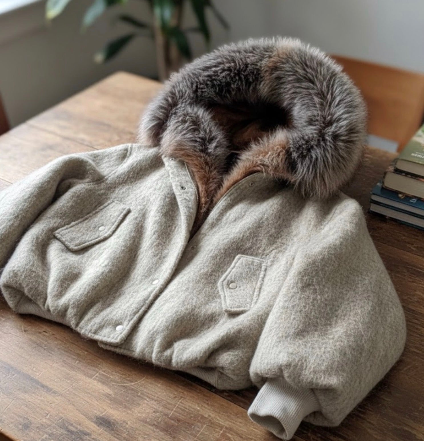 Parka corto in lana con maxi collo ecopelliccia - Kagrika