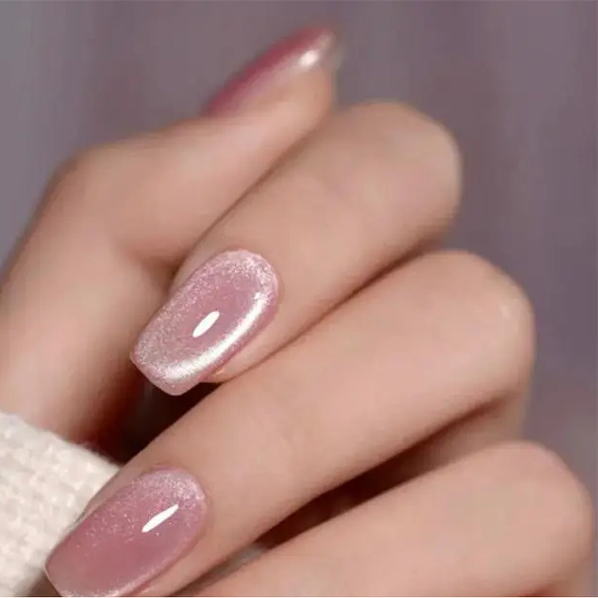 Cat Eye 7in1 gel polish pen with magnet on a pink manicure | Dream Shop