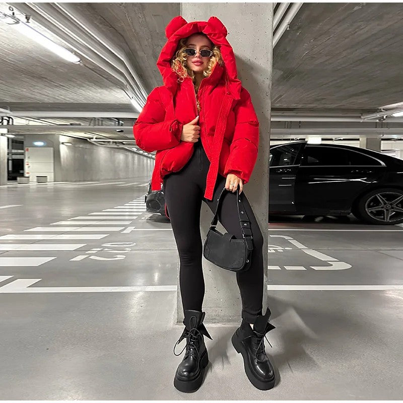 Piumino orecchie Savebla rosso a figura intera con leggings e anfibi — Dream Shop