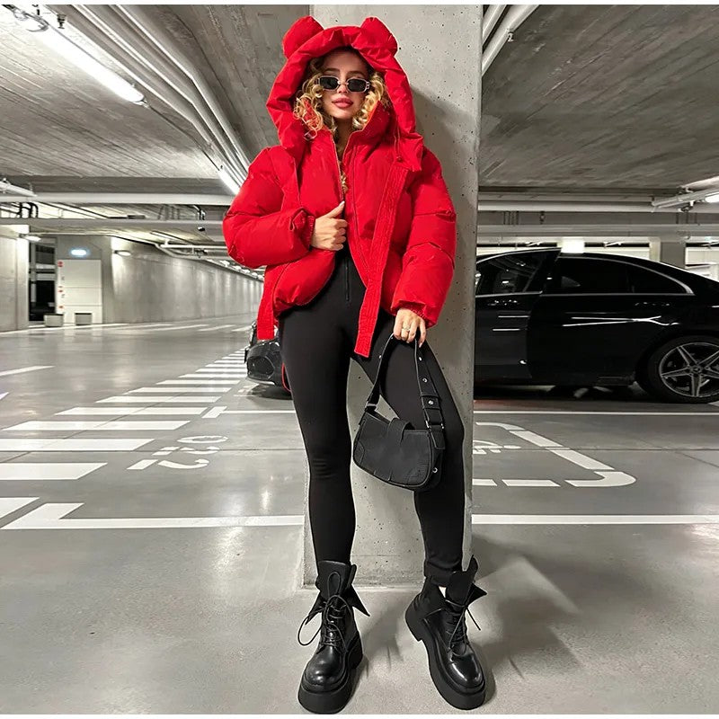 Piumino orecchie Savebla rosso, look completo con borsa nera — Dream Shop