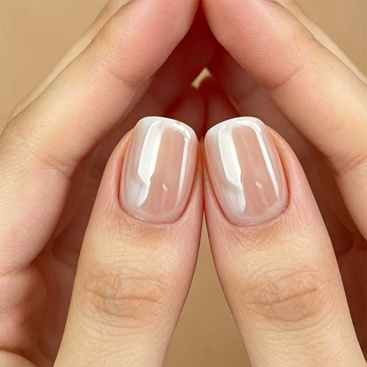 Esmalte perlado efecto crema manos con uñas champán perladas — Dream Shop