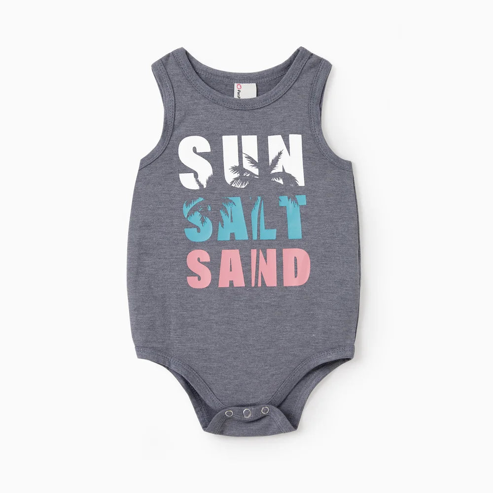 Coordinato famiglia Sun Salt Sand — body neonato grigio stampa lettere | Dream Shop